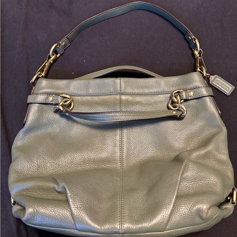 Elegant Coach Olive Green Leather Shoulder Bag